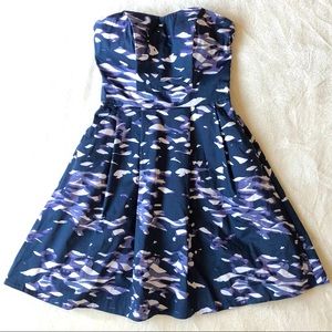 H&M - Modern Strapless Midi Dress with Pockets for Special Occasions - Size 8